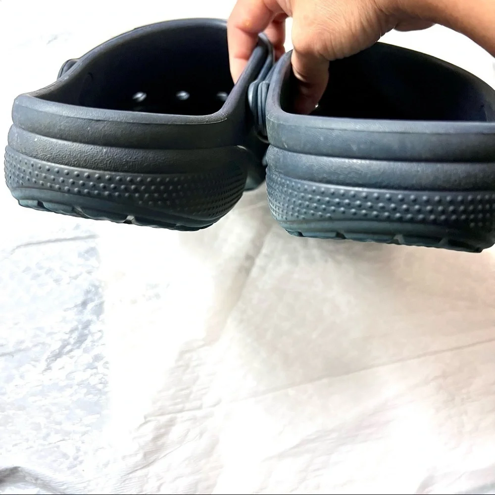 Crocs ICONIC Comfort Classic Vented Clogs in Navy blue mens size 13